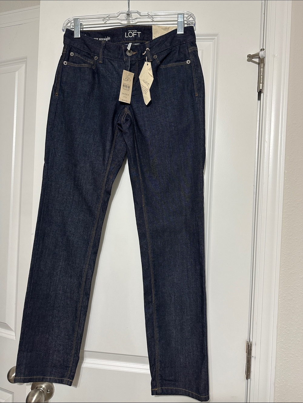 NWT Sz 00P/24P Loft  curvy straight leg, dark wash, classic 5 pocket jeans.